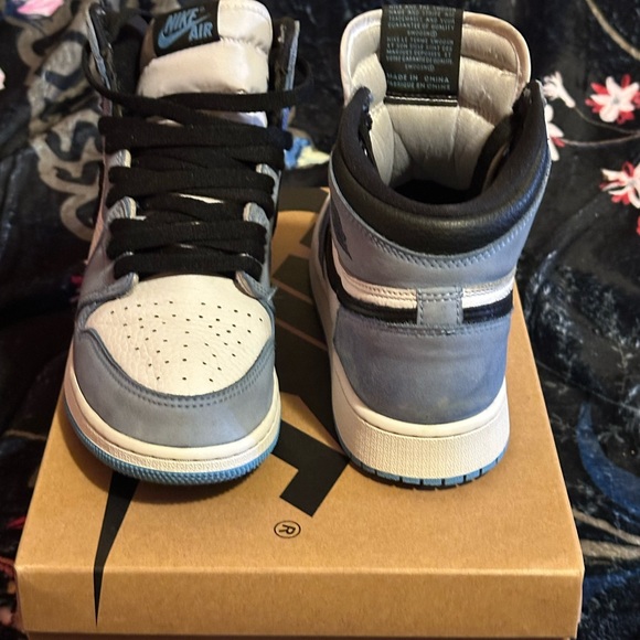 Air Jordan 1 Retro High OG 'University Blue', Size 7Y - Picture 6 of 12